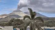 Gunung Lewotobi Laki-laki Erupsi, Abu Vulkanik Capai 1,5 Km