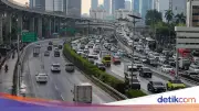 Hari Pertama Masuk Sekolah, Tol Arah Jakarta Macet Parah