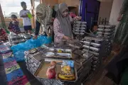 Hoaks! MK Tidak Pernah Putuskan Hentikan Makan Bergizi Gratis