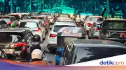 Jakarta Macet Parah Akibat Pembongkaran JPO Tendean yang Ditabrak Truk