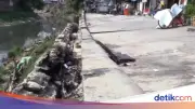 Jalan Cinta Pulogadung Amblas 5 Bulan, Warga Khawatir Kerusakan Makin Parah