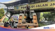 JPO Tendean Ditabrak Truk Akan Dibongkar, Lalin Dialihkan ke Blok M