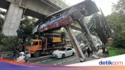 JPO Tendean Jaksel Nyaris Roboh Dihantam Truk, Sopir Diamankan