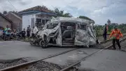 KA Gajayana Tabrak Mobil di Bekasi, Sopir Tewas Terjepit