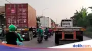 Kemacetan Cakung-Cilincing Bikin Emosi, Pengendara Curhat 'Terpanggang'