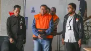 KPK Amankan Istri Kedua Bupati Kuansing Terkait Mobil Suap Pajero Sport