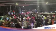 Macet Parah di Simpang Mampang Imbas Pembongkaran JPO Tendean