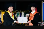 Martin Tampubolon Raih Gelar Magister UGM dalam 1 Tahun 1 Bulan, Tercepat