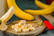 Mencuci Pisang Sebelum Dikonsumsi, Perlukah?