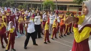Mendikdasmen Kunjungi SD di Jagakarsa yang Sempat Diancam Bom, Beri Motivasi Siswa