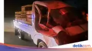 Microsleep Tabrak Kontainer di Tol Jagorawi, Pengemudi Pikap Luka-Luka