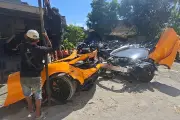 Mobil McLaren Andra ST Terbelah Dua Usai Tabrak Tiang Listrik