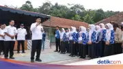 MPLS di Cilacap, Taj Yasin Motivasi Siswa dan Beri Hadiah Sepeda