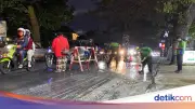 Muatan Tahu Tercecer di Jalan, 8 Pemotor di Kota Batu Terjatuh