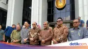 Muzani Sampaikan Pesan Prabowo ke Iran di Pemakaman Khamenei