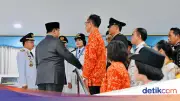Orang Tua Penuhi Pelantikan Pamong Praja Muda IPDN dengan Haru dan Bangga