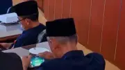 Pejabat Madiun Viral Main Game Saat Rapat Paripurna, Ternyata Camat
