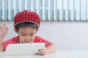 Pembatasan Gawai di Sekolah: Respons Tingginya Penggunaan Internet