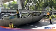 Pembongkaran JPO Tendean: Potong Bagian Jembatan, Lalin Dialihkan