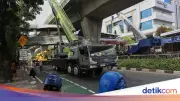 Pembongkaran JPO Tendean Sebabkan TransJ Rute 13B Terlambat