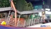 Pembongkaran JPO Tendean Terhambat Banyak Warga Nonton