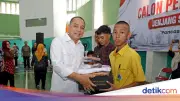 Pemkot Surabaya Salurkan Bantuan Pendidikan untuk 7.380 Siswa