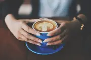 Perubahan Kebiasaan Minum Kopi: Dari Saset ke Kafe