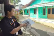 Petugas Sensus Datangi Rumah Warga Tengah Malam Demi Data Akurat