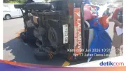 Pikap Terbalik di Tol Jagorawi Akibat Ban Pecah, Tak Ada Korban Jiwa