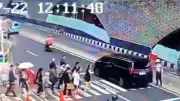 Polisi Konfrontasi Sopir Alphard dan Satpam soal Terobos Pelican Crossing