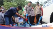 Polres Tangsel Salurkan Air Bersih untuk Warga Terdampak Kekeringan di Kranggan