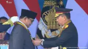 Polri Anugerahkan Medali Kehormatan Loka Praja Samrakshana kepada Presiden Prabowo