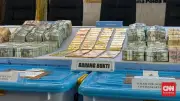 Polri Serahkan 74 Kg Emas dan Uang Asing ke Kejagung dalam Kasus Febrie