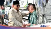 Prabowo Dialog dengan Sopir Truk Saat Tinjau Peluncuran B50 di Cikampek
