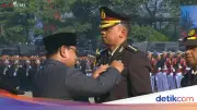 Prabowo Sematkan Bintang Bhayangkara Nararya ke 3 Personel Polri