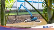 Pramono Percepat Normalisasi Sungai Saat Kemarau, Debit Air Kecil