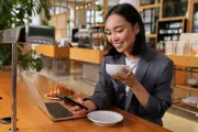 Psikolog Ungkap Alasan Orang Bekerja di Kafe Meski Tak Ada Deadline