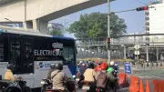 Rekayasa Lalin Gatot Subroto ke Mampang Dialihkan Akibat JPO Ditabrak Truk