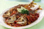 Resep Ikan Kembung Bumbu Pedas: Lauk Gurih Kaya Manfaat
