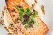 Resep Salmon Panggang Saus Bawang ala Sisca Soewitomo, Lezat dan Mudah