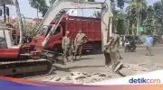 Satpol PP Depok Bongkar 25 Bangunan Liar, 10 Diduga Tempat Kopi Pangku