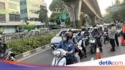 Sebagian JPO Tendean Tuntas Dibongkar, Jalan Arah Pancoran Kembali Dibuka