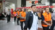 Staf KPK dan Ayah Diduga Peras Bupati Pemalang Anom Widiyantoro