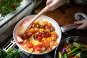 Tanda Panci dan Wajan Harus Segera Diganti demi Keamanan Memasak