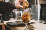 Tips Bikin Es Kopi Rumahan Seenak Kafe dengan Trik Viral