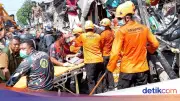 Trailer Tabrak 2 Truk dan Motor di Pasuruan, 4 Orang Tewas