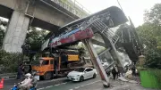 Truk Tabrak JPO Tendean, Macet Mengular hingga Kuningan-Warung Buncit