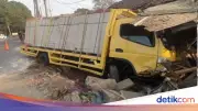 Truk Tabrak Rumah Warga di Bogor, Dapur dan Atap Rusak Parah