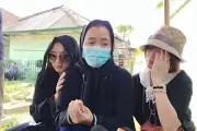 Vega Darwanti Berduka, Sang Ibunda Meninggal Setelah Tidur Bersama