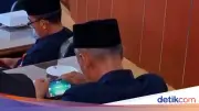 Viral Pejabat Main Game saat Rapat Paripurna DPRD Madiun, Ternyata Camat